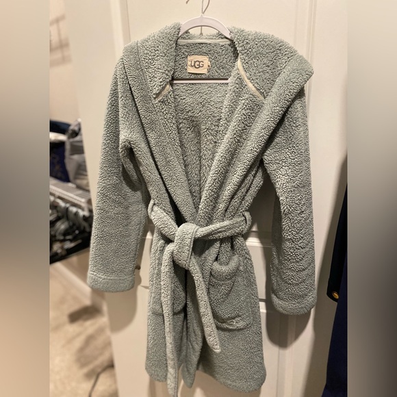 Ugg Robe Bluish Color with Pockets and Hood EUC - Picture 1 of 1